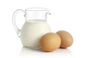 Молоко с сырым яйцом