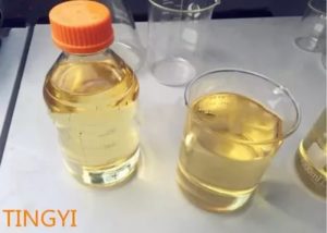 Жидкость желтого цвета