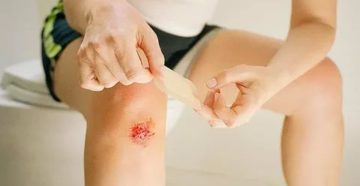 Ранка на руке, не гноится но постоянно кровоточит Ранка на руке, не гноится но постоянно кровоточит